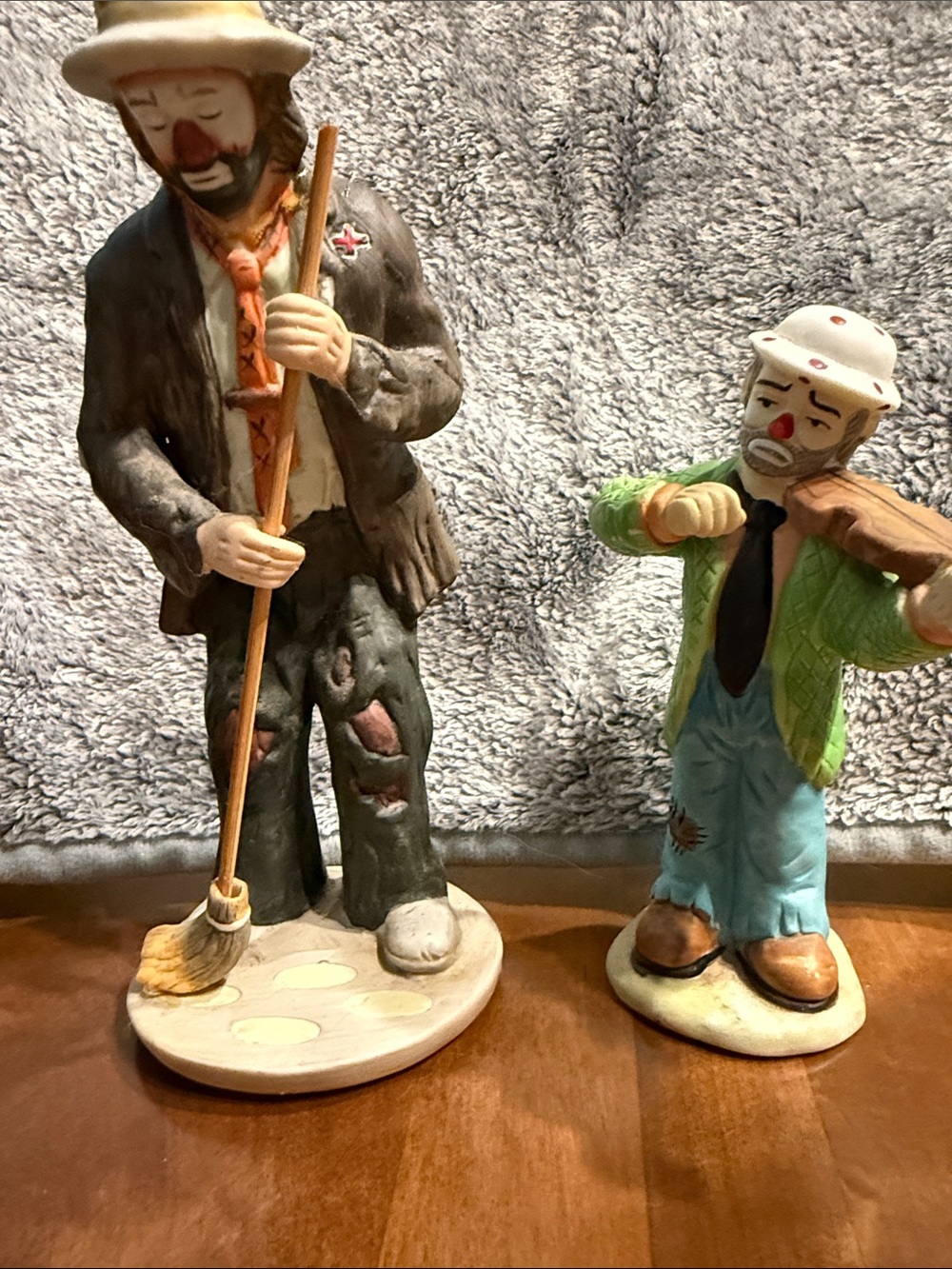 Emmett Kelly Jr collectibles 
Sold as set